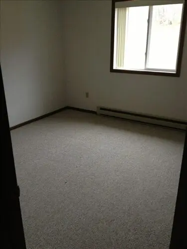 Rangetowne Apartments Empty Room