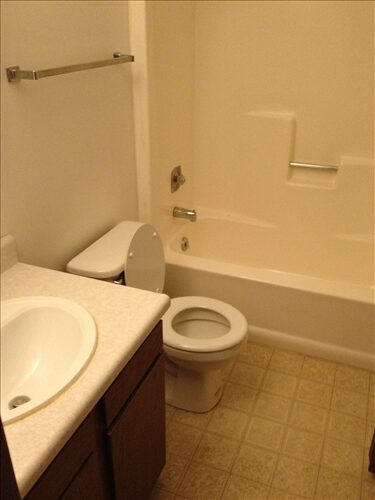 Rangetowne Apartments Toilet Interior