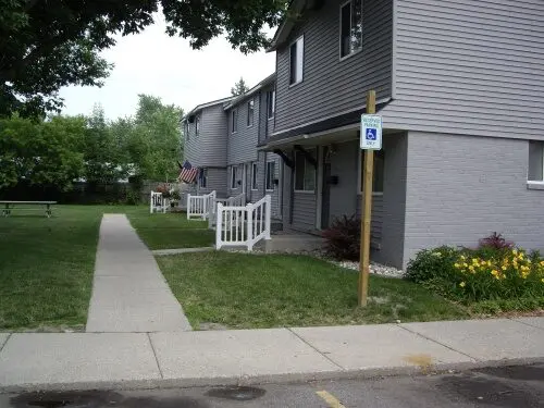 Summer Place Townhomes Exterior View landscape