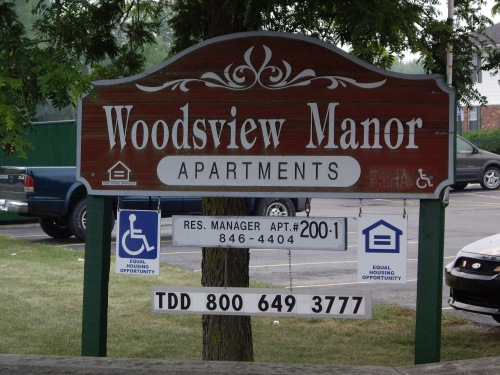 Woodsview Manor Apartments entrance name hording