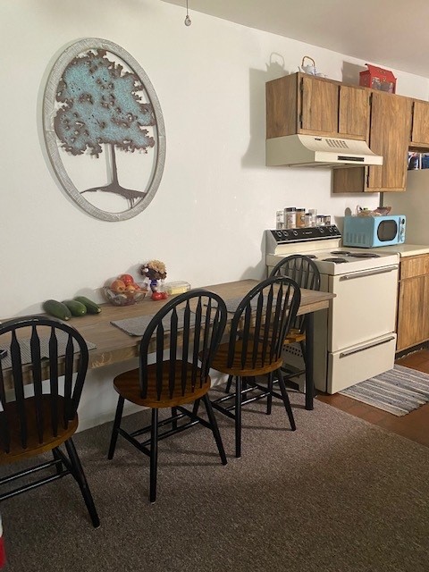Ridgeview apartments interior kitchen chairs and table